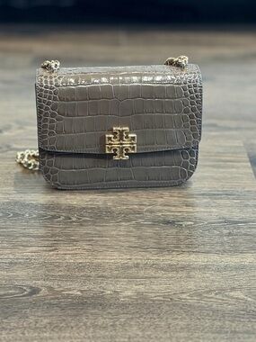 Tory Burch Croc-Embossed Chain Crossbody in Taupe with Gold Hardware
